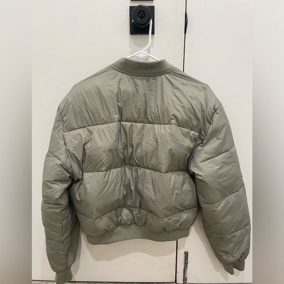 Abercrombie and Fitch Sage Green Puffer Cropped Jacket - Picture 8 of 10
